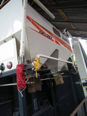 ขายรถเกียวข้าว KUBOTA DC70 แทรกยางเปลี่ยนใหม่ทั้งสองข้าง ดอกเต็มๆ พร้อมเทนเลอร์ รถใช้เกี่ยวแต่นาปีทำงานน้อยๆ ราคาต่อลองได้โทรเลยครับ