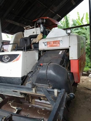 ขายรถเกียวข้าว KUBOTA DC70 แทรกยางเปลี่ยนใหม่ทั้งสองข้าง ดอกเต็มๆ พร้อมเทนเลอร์ รถใช้เกี่ยวแต่นาปีทำงานน้อยๆ ราคาต่อลองได้โทรเลยครับ