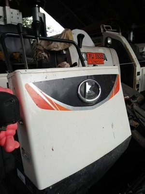 ขายรถเกียวข้าว KUBOTA DC70 แทรกยางเปลี่ยนใหม่ทั้งสองข้าง ดอกเต็มๆ พร้อมเทนเลอร์ รถใช้เกี่ยวแต่นาปีทำงานน้อยๆ ราคาต่อลองได้โทรเลยครับ