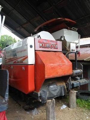 ขายรถเกียวข้าว KUBOTA DC70 แทรกยางเปลี่ยนใหม่ทั้งสองข้าง ดอกเต็มๆ พร้อมเทนเลอร์ รถใช้เกี่ยวแต่นาปีทำงานน้อยๆ ราคาต่อลองได้โทรเลยครับ