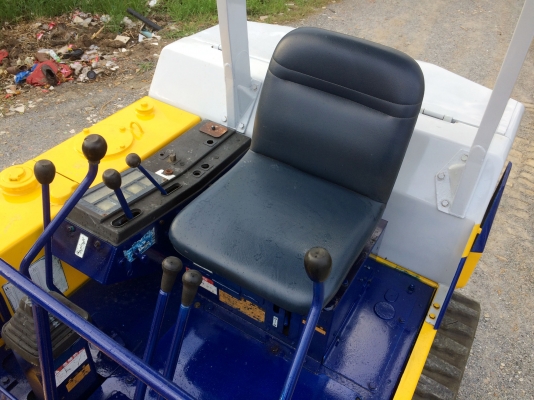 ขายรถแม็กโคร KOMATSU นำเข้าจากญี่ปุ่น สนใจติดต่อ 086-775-7900 086-324-1992