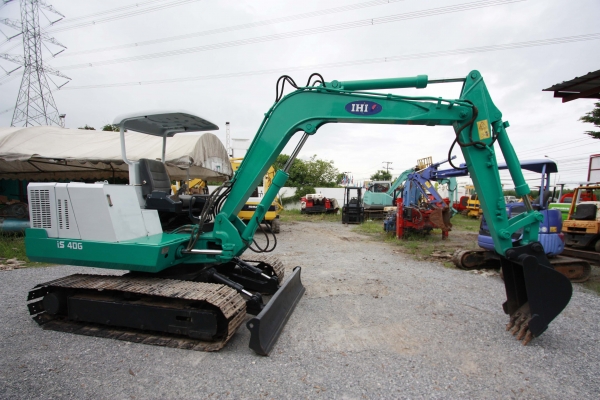 ขายรถแม็กโคร KOMATSU นำเข้าจากญี่ปุ่น สนใจติดต่อ 086-775-7900 086-324-1992