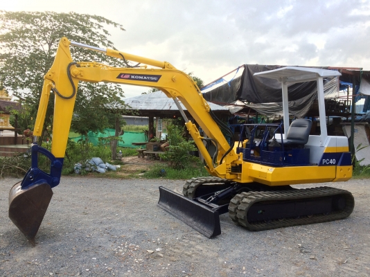 ขายรถแม็กโคร KOMATSU นำเข้าจากญี่ปุ่น สนใจติดต่อ 086-775-7900 086-324-1992