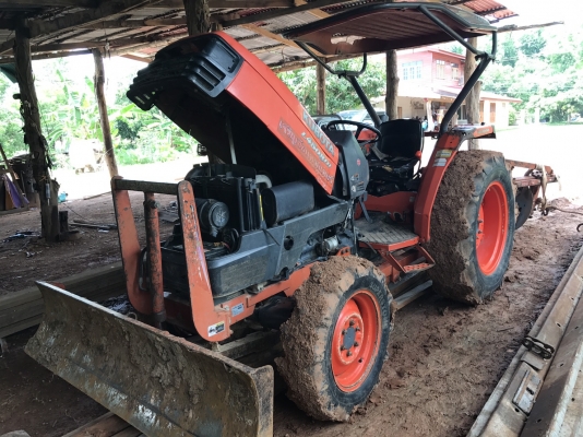 ขาย 195,000 บาท KUBOTA L4508 DI SPECIAL ปี 54 ทำงาน 2,861 ชม. เครื่องดี เกียร์ดี (ใบมีด -หาง 3 ) เอกสารเล่มทะเบียน รถอยู่ จ.นครพนม โทร&ไอดีไลน์ 0610710295 ขาย 195,000 บาท KUBOTA L4508 DI SPECIAL ปี 54 ทำงาน 2,861 ชม. เครื่องดี เกียร์ดี (ใบมีด -หาง 3 ) เอกสารเล่มทะเบียน รถอยู่ จ.นครพนม โทร&ไอดีไลน์ 0610710295