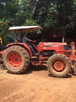 Kubota m 5000อุปกรณ์ดันหน้า ผาน6. เอกสารเล่มทะเบียน. รถพร้อมใช้