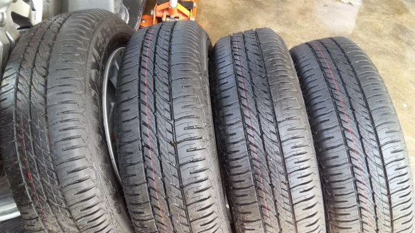ขายล้อแม็กป้ายแดง honda jazz 15&quot; พร้อมยางปี17สนใจติดต่อร้าน ก.เจริญการยางครับ 081-3747940