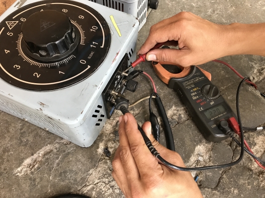 ขายหม้อแปลงปรับโวล์ Slide regulator ไฟเข้า 380V 2เส้น , ไฟออกได้ตั้งแต่ 0-380V ใช้งานได้หลายหลาย สภาพสวย พร้อมใช้งานมี 2ตัวครับ