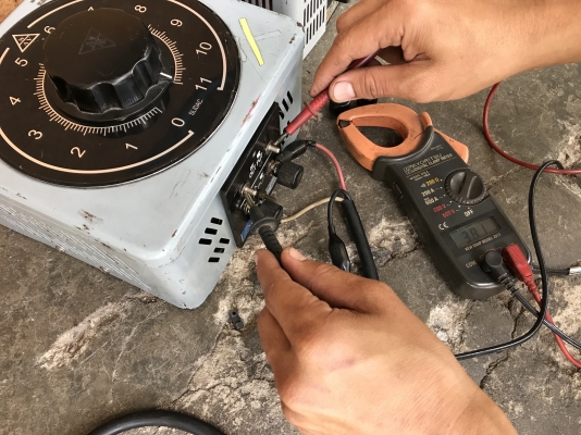 ขายหม้อแปลงปรับโวล์ Slide regulator ไฟเข้า 380V 2เส้น , ไฟออกได้ตั้งแต่ 0-380V ใช้งานได้หลายหลาย สภาพสวย พร้อมใช้งานมี 2ตัวครับ