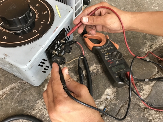 ขายหม้อแปลงปรับโวล์ Slide regulator ไฟเข้า 380V 2เส้น , ไฟออกได้ตั้งแต่ 0-380V ใช้งานได้หลายหลาย สภาพสวย พร้อมใช้งานมี 2ตัวครับ