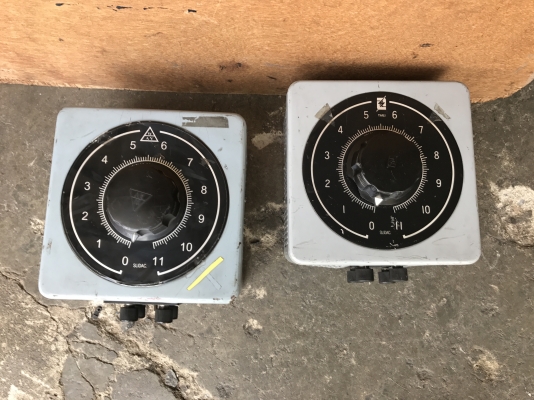 ขายหม้อแปลงปรับโวล์ Slide regulator ไฟเข้า 380V 2เส้น , ไฟออกได้ตั้งแต่ 0-380V ใช้งานได้หลายหลาย สภาพสวย พร้อมใช้งานมี 2ตัวครับ