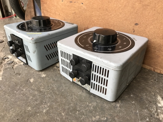 ขายหม้อแปลงปรับโวล์ Slide regulator ไฟเข้า 380V 2เส้น , ไฟออกได้ตั้งแต่ 0-380V ใช้งานได้หลายหลาย สภาพสวย พร้อมใช้งานมี 2ตัวครับ