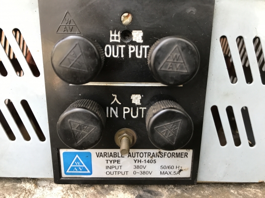 ขายหม้อแปลงปรับโวล์ Slide regulator ไฟเข้า 380V 2เส้น , ไฟออกได้ตั้งแต่ 0-380V ใช้งานได้หลายหลาย สภาพสวย พร้อมใช้งานมี 2ตัวครับ