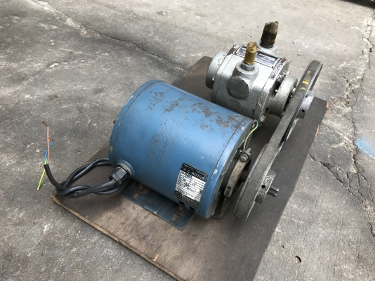 ขายปั้มดูดน้ำมัน Lacy-Hulbert พร้อมมอเตอร์ 1/3HP. 220V ไฟบ้าน made in England ทั้งชุด สภาพสวย หมุนนิ่มใช้งานสะดวก