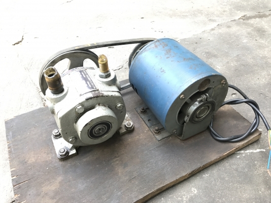 ขายปั้มดูดน้ำมัน Lacy-Hulbert พร้อมมอเตอร์ 1/3HP. 220V ไฟบ้าน made in England ทั้งชุด สภาพสวย หมุนนิ่มใช้งานสะดวก
