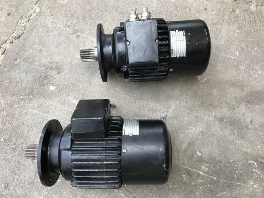 ขายมอเตอร์ 2สปีคแบบหน้าแปลน พร้อมระบบเบรคในตัว Elmo 1/2HP. 380V 1400/690rpm. Made in Sweden สภาพสวยใหม่มาก เดิมๆ พร้อมใช้งาน มี 2ตัวครับ