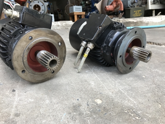 ขายมอเตอร์ 2สปีคแบบหน้าแปลน พร้อมระบบเบรคในตัว Elmo 1/2HP. 380V 1400/690rpm. Made in Sweden สภาพสวยใหม่มาก เดิมๆ พร้อมใช้งาน มี 2ตัวครับ