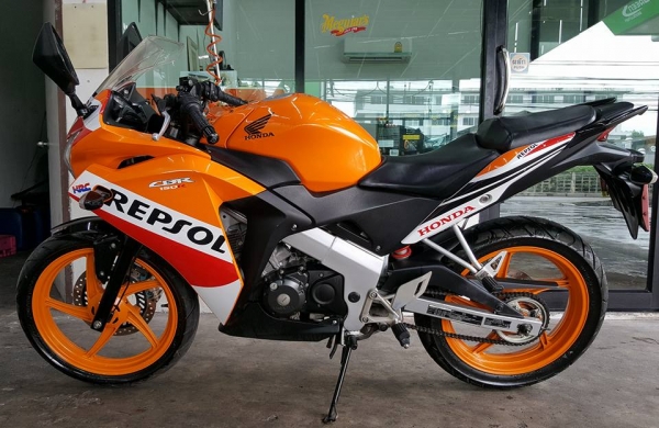 ขออนุญาตขาย HONDA CBR150 Limited "GP Edition" Champion Special Edition วิ่งน้อย 5,XXX KM ฟรีค่าโอน