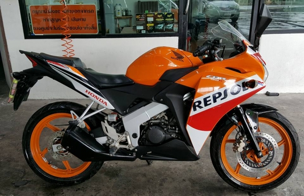 ขออนุญาตขาย HONDA CBR150 Limited "GP Edition" Champion Special Edition วิ่งน้อย 5,XXX KM ฟรีค่าโอน
