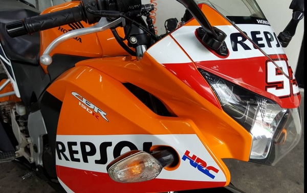 ขออนุญาตขาย HONDA CBR150 Limited "GP Edition" Champion Special Edition วิ่งน้อย 5,XXX KM ฟรีค่าโอน