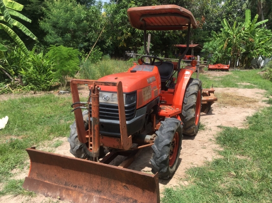 รถไถนานั่งขับ kubota.3408 แรงพร้อมเล่มปละอุปกร์หน้าหลัง สวยๆพร้อมใช้ รถไถนานั่งขับ kubota.3408 แรงพร้อมเล่มปละอุปกร์หน้าหลัง สวยๆพร้อมใช้