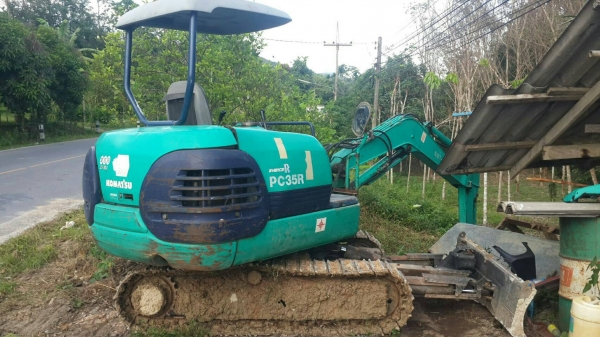 รถขุด KOMATSU PC35R-8 แถมฟรี บุ้งกี๋ของนอกแท้ให้อีก 1 ลูก.
