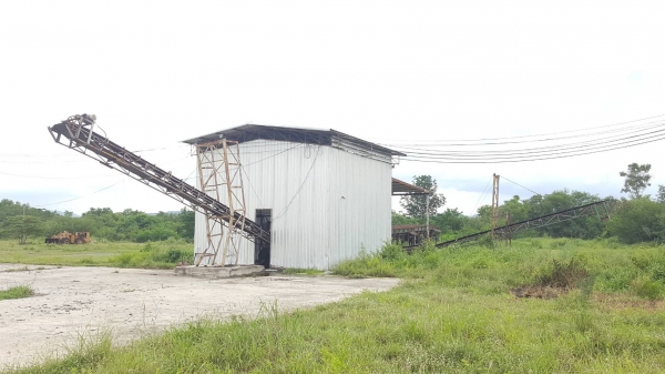 ขาย เครื่องสับไม้แบบปอกเปลือกก่อนสับครบชุด ใช้งานได้ดีทุกระบบ ราคาต่อรองได้ครับ