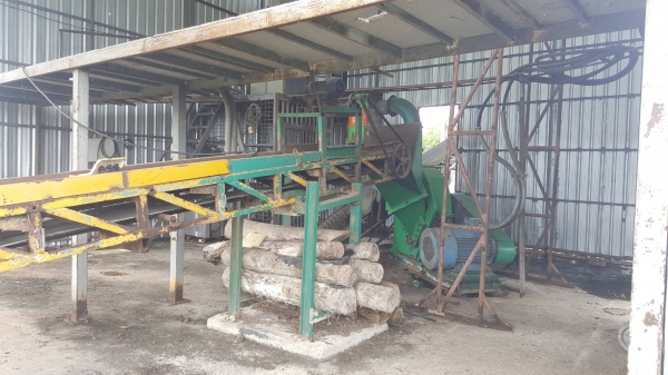 ขาย เครื่องสับไม้แบบปอกเปลือกก่อนสับครบชุด ใช้งานได้ดีทุกระบบ ราคาต่อรองได้ครับ