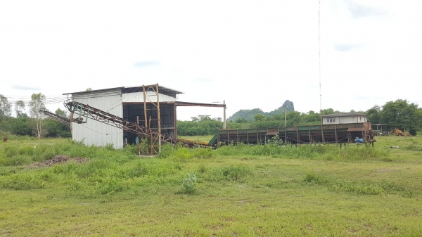 ขาย เครื่องสับไม้แบบปอกเปลือกก่อนสับครบชุด ใช้งานได้ดีทุกระบบ ราคาต่อรองได้ครับ