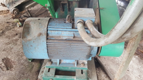 ขาย เครื่องสับไม้แบบปอกเปลือกก่อนสับครบชุด ใช้งานได้ดีทุกระบบ ราคาต่อรองได้ครับ