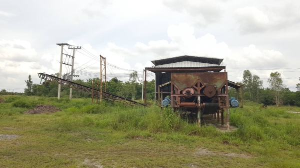 ขาย เครื่องสับไม้แบบปอกเปลือกก่อนสับครบชุด ใช้งานได้ดีทุกระบบ ราคาต่อรองได้ครับ