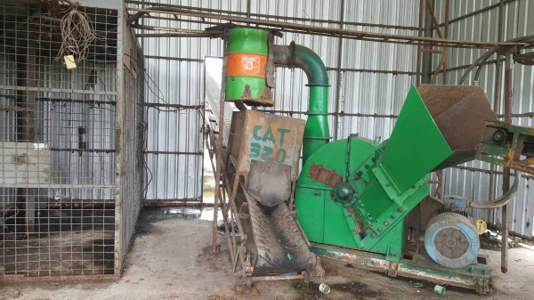 ขาย เครื่องสับไม้แบบปอกเปลือกก่อนสับครบชุด ใช้งานได้ดีทุกระบบ ราคาต่อรองได้ครับ