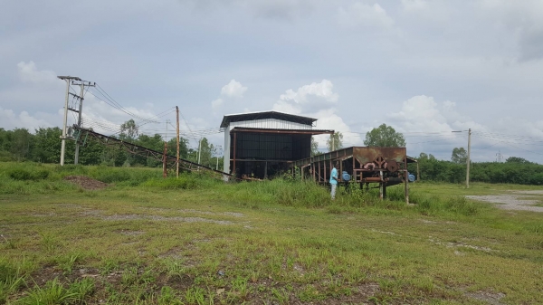 ขาย เครื่องสับไม้แบบปอกเปลือกก่อนสับครบชุด ใช้งานได้ดีทุกระบบ ราคาต่อรองได้ครับ