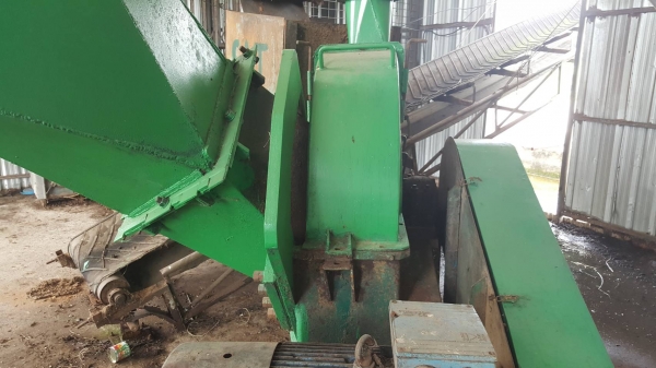 ขาย เครื่องสับไม้แบบปอกเปลือกก่อนสับครบชุด ใช้งานได้ดีทุกระบบ ราคาต่อรองได้ครับ