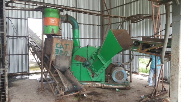 ขาย เครื่องสับไม้แบบปอกเปลือกก่อนสับครบชุด ใช้งานได้ดีทุกระบบ ราคาต่อรองได้ครับ