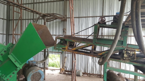 ขาย เครื่องสับไม้แบบปอกเปลือกก่อนสับครบชุด ใช้งานได้ดีทุกระบบ ราคาต่อรองได้ครับ