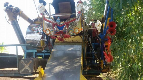 ขายรถเกี่ยวข้าวบิ้วใหม่เพชรเจริญเดิน12ปั้ม23เครื่องjo8cโบ