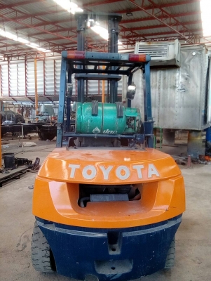 ขายTOYOTA-7FG35ขนาด3.5ตัน.เสาสูง5เมตร.เกียร์ออโต้สภาพสวยๆ450,000บาท