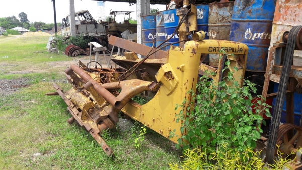 ขายตามสภาพ หรือไว้เป็นอะไหล่ แทรคเตอร์ CAT D5D เครื่อง 44V เกียร์ตัด ใบมีดสไลด์ ช่างรื้อไว้แล้วไม่มาซ่อมต่อ อุปกรณ์ครบ