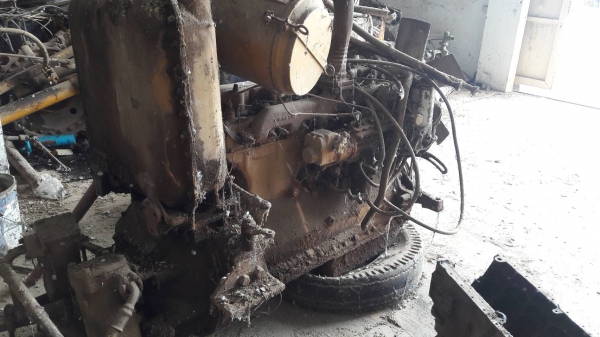 ขายตามสภาพ หรือไว้เป็นอะไหล่ แทรคเตอร์ CAT D5D เครื่อง 44V เกียร์ตัด ใบมีดสไลด์ ช่างรื้อไว้แล้วไม่มาซ่อมต่อ อุปกรณ์ครบ