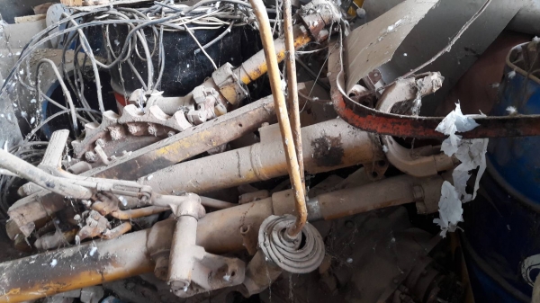 ขายตามสภาพ หรือไว้เป็นอะไหล่ แทรคเตอร์ CAT D5D เครื่อง 44V เกียร์ตัด ใบมีดสไลด์ ช่างรื้อไว้แล้วไม่มาซ่อมต่อ อุปกรณ์ครบ