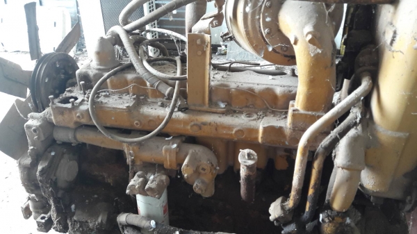 ขายตามสภาพ หรือไว้เป็นอะไหล่ แทรคเตอร์ CAT D5D เครื่อง 44V เกียร์ตัด ใบมีดสไลด์ ช่างรื้อไว้แล้วไม่มาซ่อมต่อ อุปกรณ์ครบ