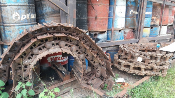 ขายตามสภาพ หรือไว้เป็นอะไหล่ แทรคเตอร์ CAT D5D เครื่อง 44V เกียร์ตัด ใบมีดสไลด์ ช่างรื้อไว้แล้วไม่มาซ่อมต่อ อุปกรณ์ครบ