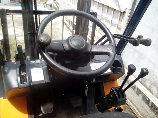 ขายTOYOTA-7FG15ขนาด1.5ตัน.เสาสูง3เมตร.เกียร์ธรรมดา.สภาพสวยๆ175,000บาท