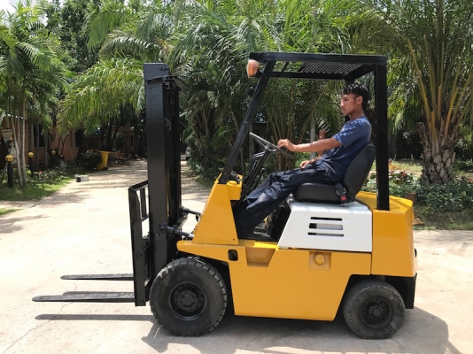 ขายFORKLIFT KOMATSU FD15(ดีเซล)(1.5ตัน) สวยเดิมจากญี่ปุ่น ยังไม่เคยใช้ในไทย 125,000เท่านั้น!!