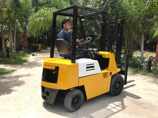 ขายFORKLIFT KOMATSU FD15(ดีเซล)(1.5ตัน) สวยเดิมจากญี่ปุ่น ยังไม่เคยใช้ในไทย 125,000เท่านั้น!!