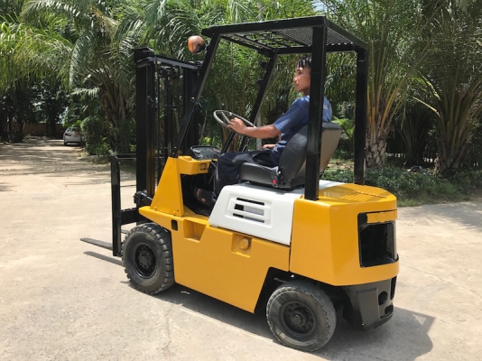 ขายFORKLIFT KOMATSU FD15(ดีเซล)(1.5ตัน) สวยเดิมจากญี่ปุ่น ยังไม่เคยใช้ในไทย 125,000เท่านั้น!!