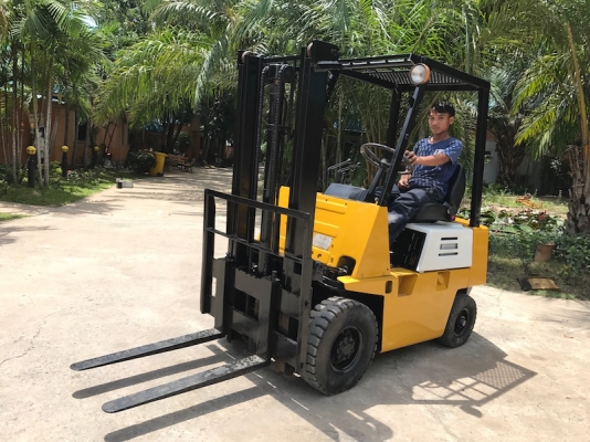 ขายFORKLIFT KOMATSU FD15(ดีเซล)(1.5ตัน) สวยเดิมจากญี่ปุ่น ยังไม่เคยใช้ในไทย 125,000เท่านั้น!!