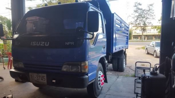6ล้อดั้มพ์ ISUZU NPR 130แรงม้า ปี48 รถพร้อมใช้งาน แอร์ พาเวอร์ เฟืองท้าย145 ราคาต่อรองได้ สนใจติดต่อ 0872976734