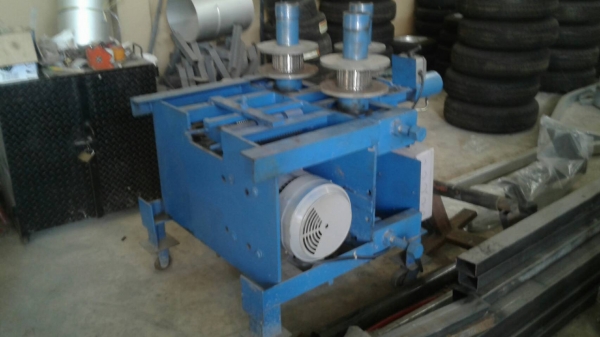 เครื่องดัดเหล็กกล่องสี่เหลี่ยม มอเตอร์ 5 แรง ไฟบ้าน