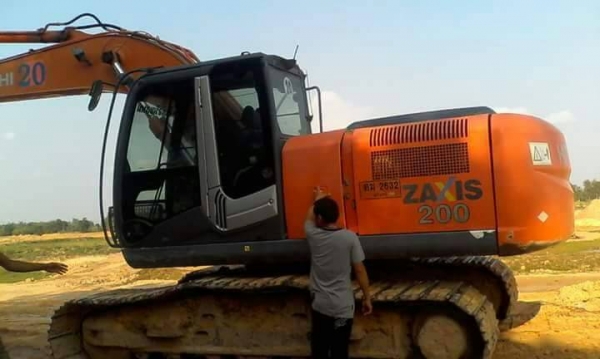 ขาย 1,490,000 บาท HITACHI ZX200-3G ทำงาน 8,900 ชม. เครื่องดี ปั้มแรง โช่หนา เอวแน่น เอกสารเล่มทะเบียน รถอยู่ ศรีสะเกษ โทร&ไอดีไลน์ 0610710295 ขาย 1,490,000 บาท HITACHI ZX200-3G ทำงาน 8,900 ชม. เครื่องดี ปั้มแรง โช่หนา เอวแน่น เอกสารเล่มทะเบียน รถอยู่ ศรีสะเกษ โทร&ไอดีไลน์ 0610710295
